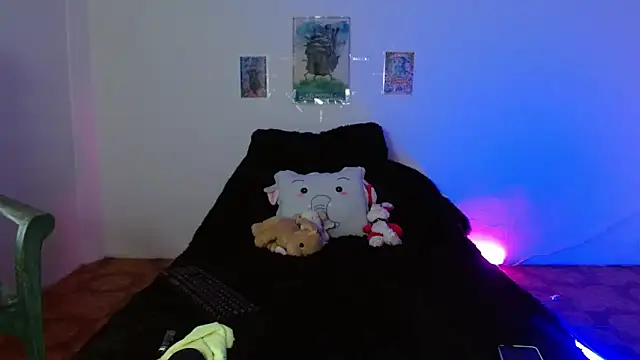 miadavisXXX online show from March 7, 9:00 pm