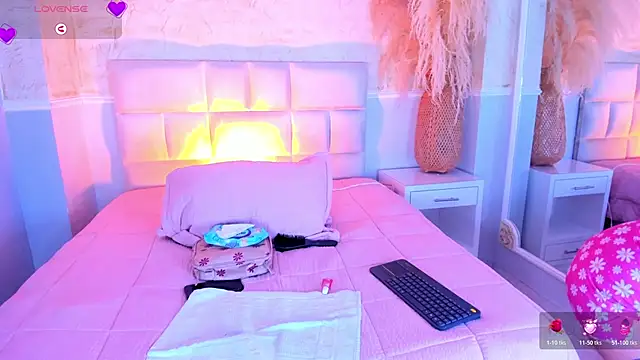 valeriekhaleesi online show from April 3, 9:02 pm