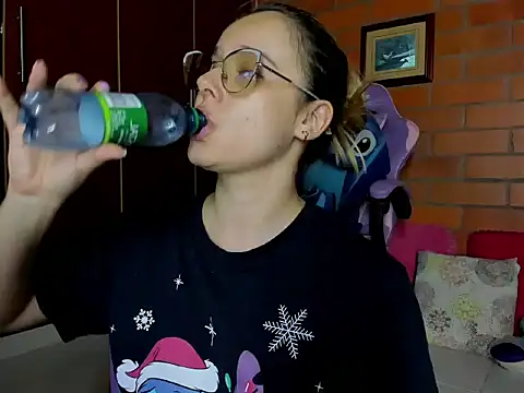 cristalprincess  online show from April 16, 11:29 pm