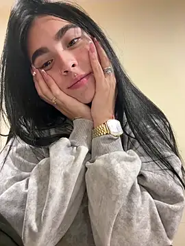 Sara Fernandez  online show from March 9, 2:09 pm