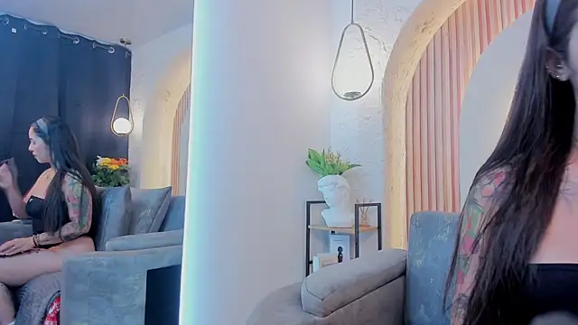 violet scott  online show from March 28, 10:37 am