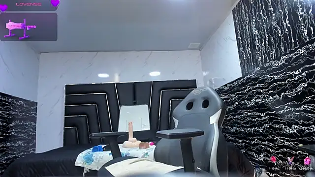 Ladyy Scarlett online show from April 18, 2:47 am