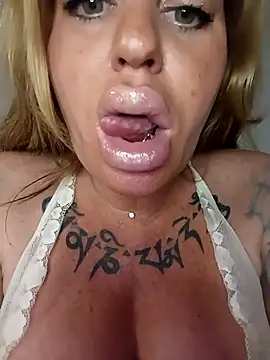 MiaMooly online show from March 29, 7:35 pm