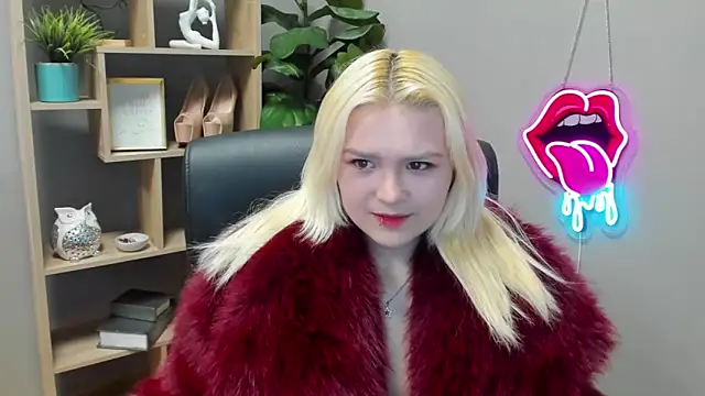 SweetLilyxo online show from April 1, 1:34 pm