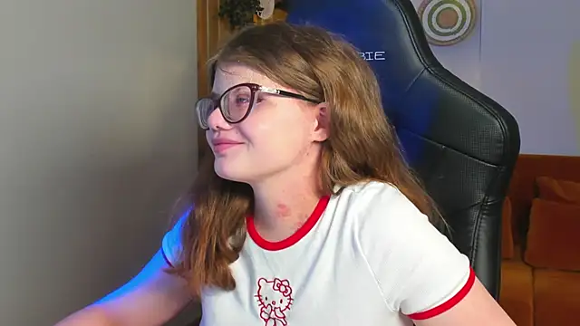 ChloeHalses online show from March 24, 5:02 am