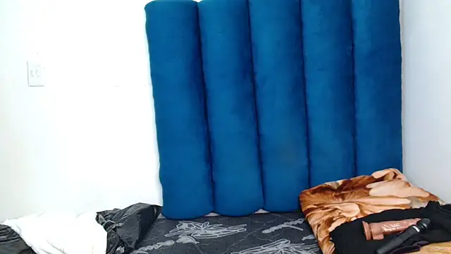 ForeverSexy  online show from April 5, 5:45 pm