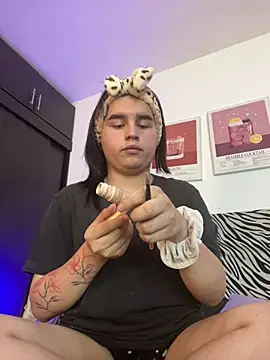 Daniellesins1 online show from April 8, 2:35 am