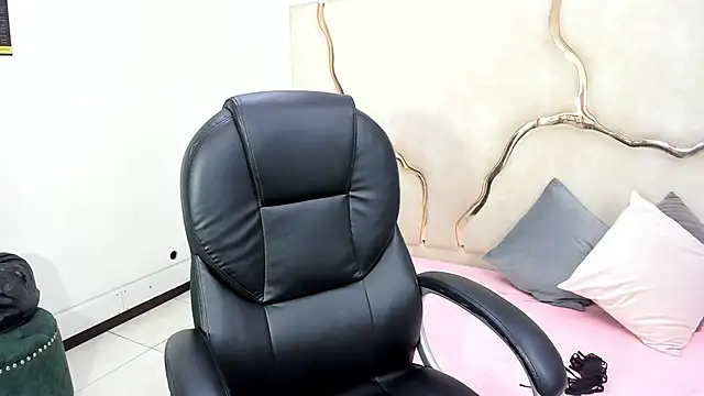 Vaneline2 online show from March 17, 7:29 pm