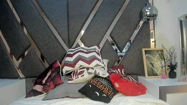 Maggyx online show from April 12, 2:20 pm