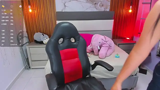 alixablake online show from March 10, 7:18 pm