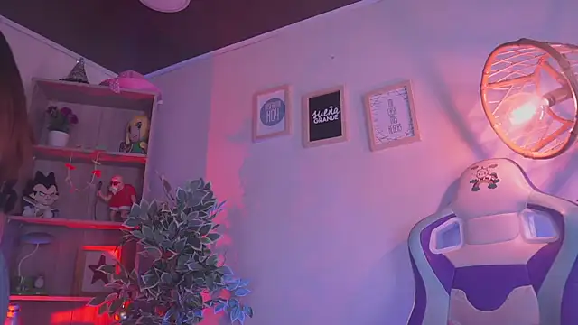 issa monterrey  online show from February 26, 1:10 pm