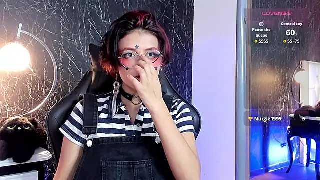 YuuMiko online show from April 8, 1:02 pm