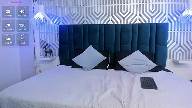 Naomi-Thompson online show from February 5, 6:33 pm