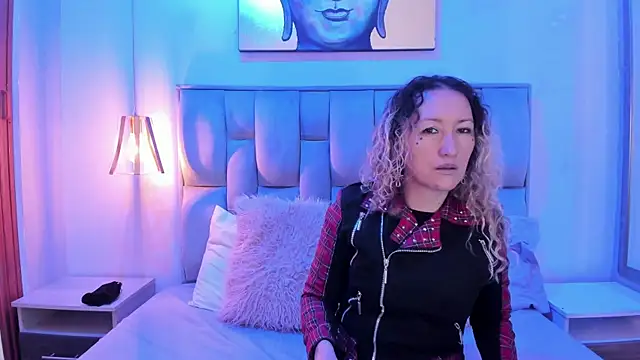 Charlotte-Sweet- online show from February 9, 8:22 pm