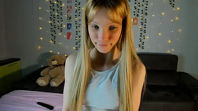 Kiracute18 online show from March 13, 5:14 pm