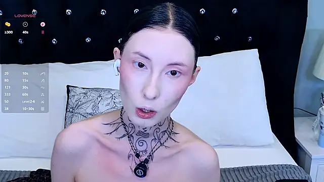 roxy morrison x online show from April 18, 1:02 pm