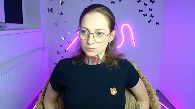 Esmi Winter online show from April 2, 2:03 pm