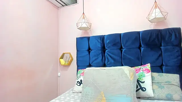 Sexy ebony 1 online show from April 15, 7:58 pm