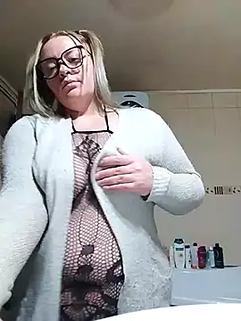 HotStepmommy4 online show from March 20, 11:09 pm