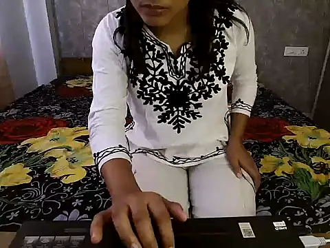 nayra 009 online show from February 17, 9:19 am