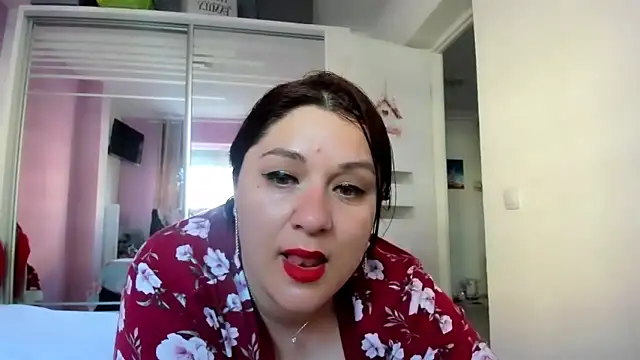 EVELYNA88 online show from April 6, 9:10 am