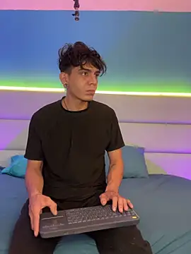 abrilandjulian online show from March 16, 11:47 am