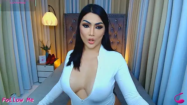 Laureen Hilton online show from March 28, 12:04 pm