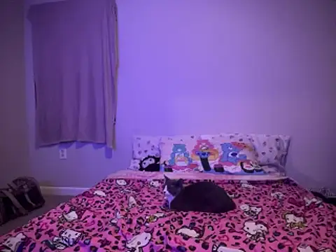 strwbrrymilk online show from March 4, 2:07 am