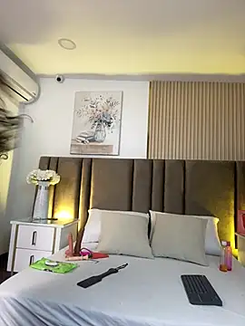 Lorenn Sweet online show from April 10, 12:11 pm