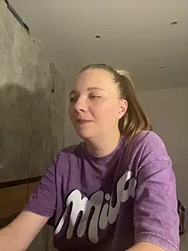 DistrictGirl online show from March 29, 8:41 pm