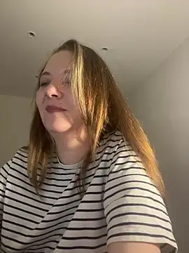 DistrictGirl online show from March 28, 8:30 pm