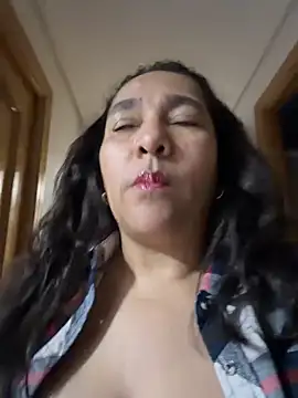 CrystalIvy online show from April 13, 8:20 pm