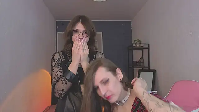 ZoriaLovesLuna online show from March 25, 7:00 am