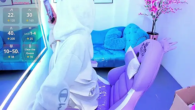 Chloe meoww online show from April 11, 7:28 pm