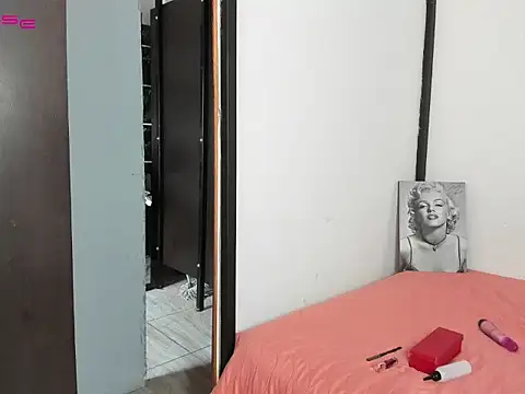 LatinaQueen23 online show from March 17, 7:40 pm