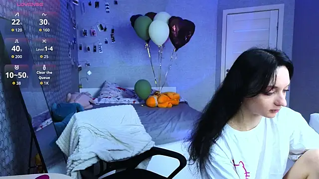 LuxuryLoverss online show from April 7, 11:12 am