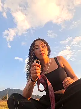 keylatiff online show from March 15, 10:45 pm