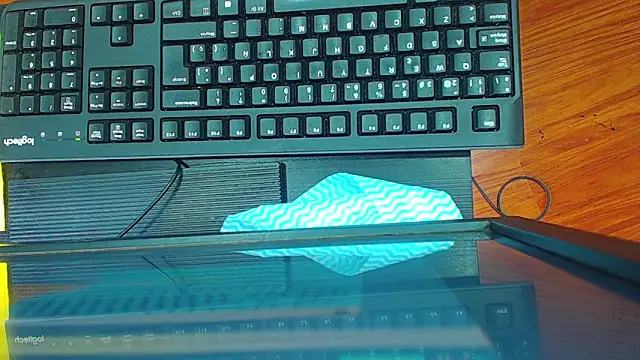 Emma hassani online show from April 17, 1:24 pm