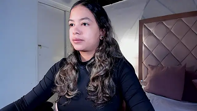 dulce lyraa1 online show from April 7, 4:25 am