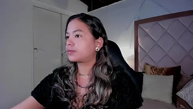 dulce lyraa1 online show from April 17, 4:58 am