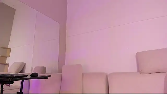 sophia walkett  online show from March 8, 3:05 pm