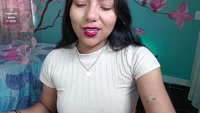 NoelleVireaux online show from April 13, 1:23 pm