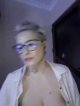 LunaBlaise online show from March 18, 3:17 pm