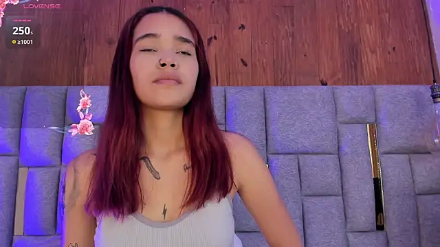 camilaa smith  online show from April 18, 7:40 pm