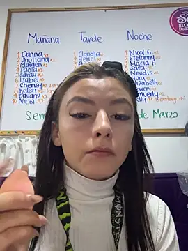   Nahomy online show from March 9, 11:35 am