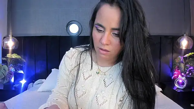 alejandra  garcia online show from April 5, 9:03 pm