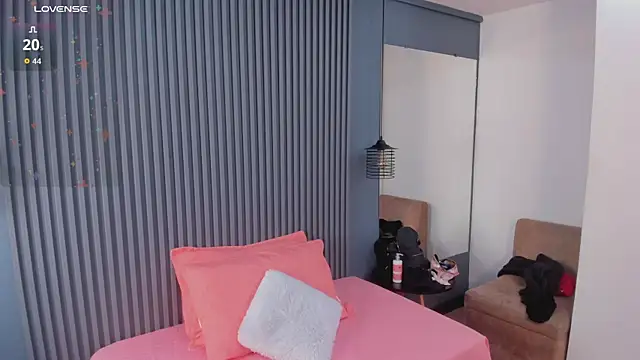 SusanaBell  online show from April 6, 8:32 pm