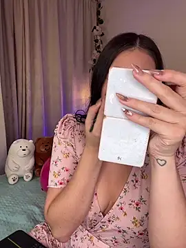 Caandace online show from April 16, 9:39 pm