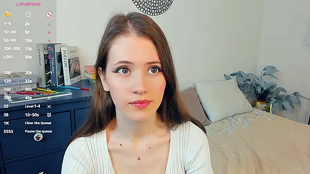 OdiIiaChavarria online show from April 17, 1:13 pm