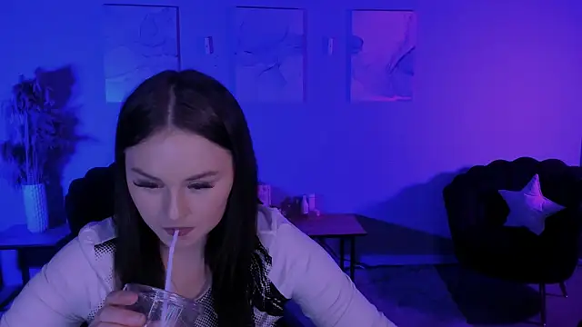 miss courtney  online show from April 25, 1:52 pm